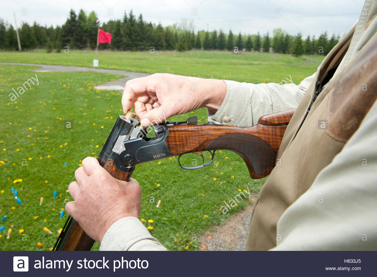 Unloading shotgun; skeet shooting; double barrel; over under Stock