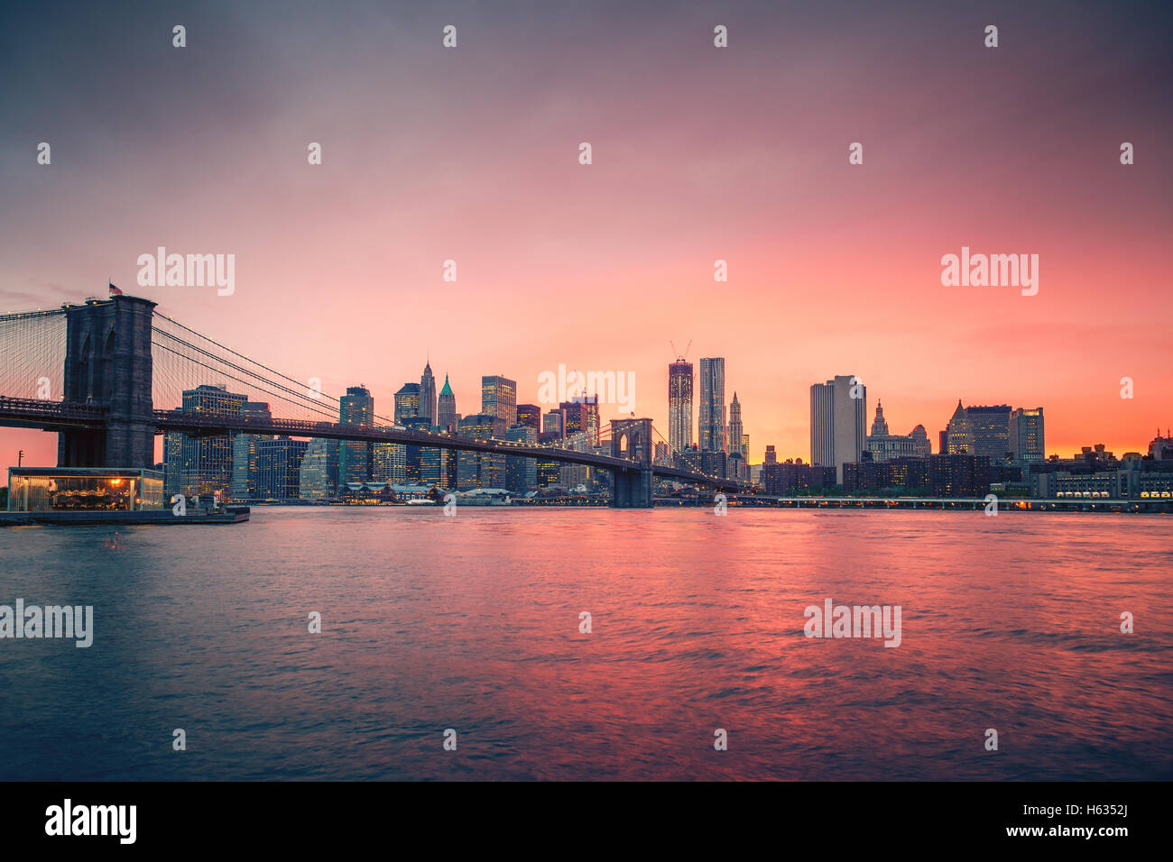 Downtown manhattan skyline dusk hi-res stock photography and images - Alamy