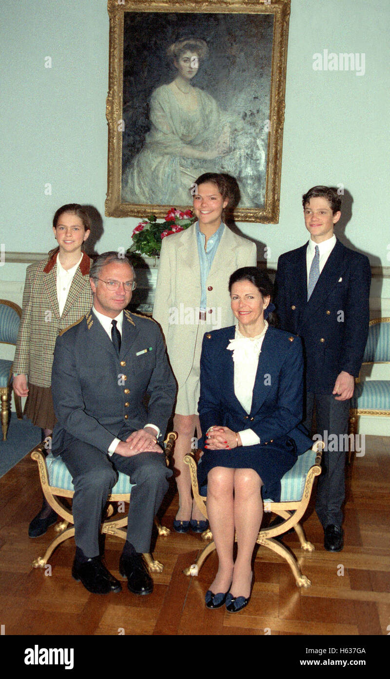 Royal family group hi-res stock photography and images - Alamy