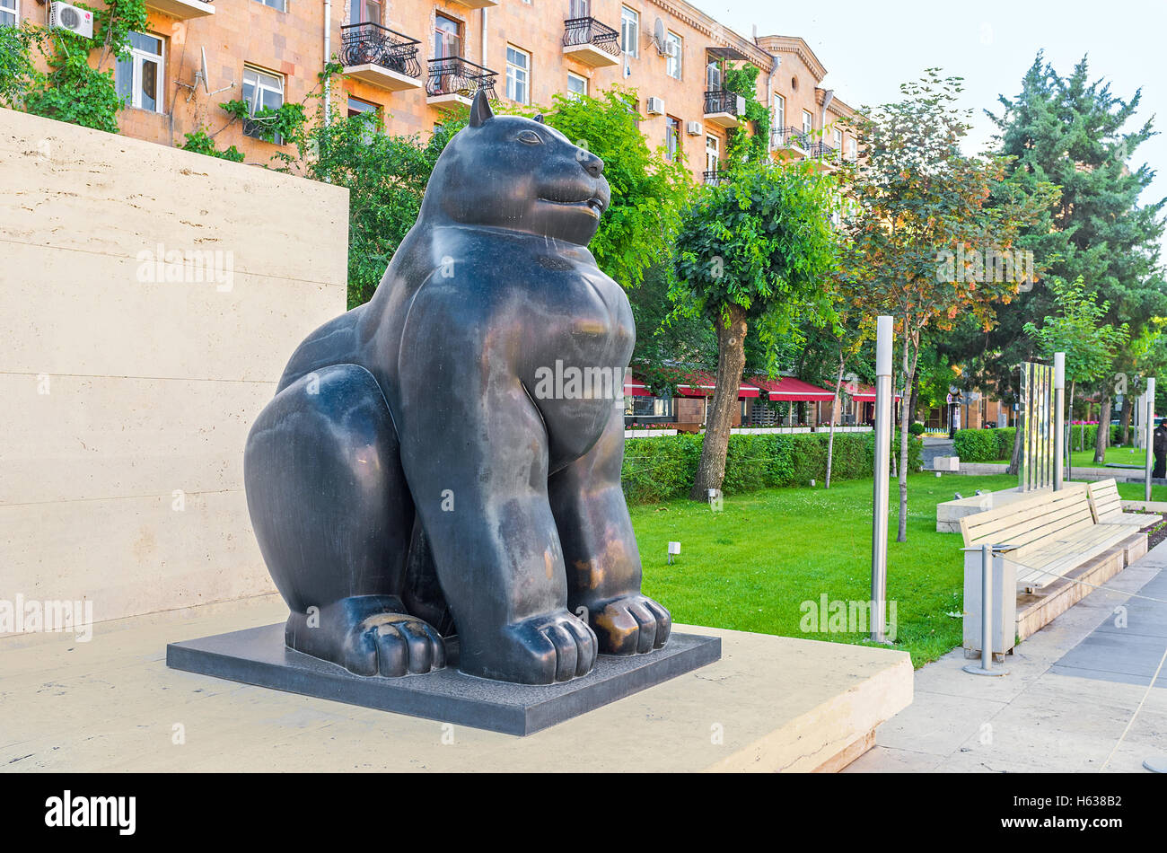 The sculpture of the fat cat of Columbian Modern Artist Fernando Botero in Cafesjian sculpture garden, Yerevan Stock Photo