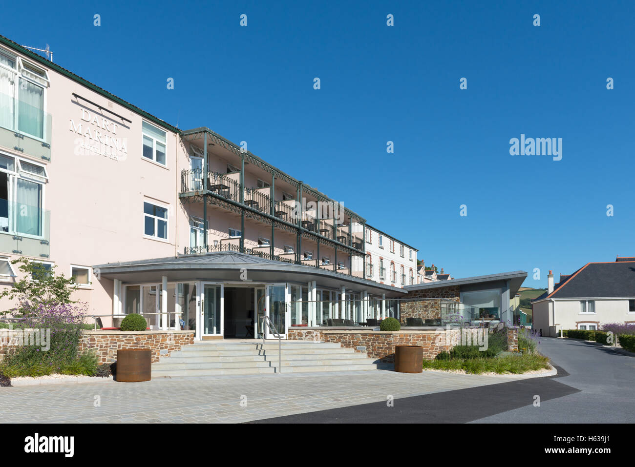 the-dart-marina-hotel-dartmouth-devon-uk-stock-photo-alamy