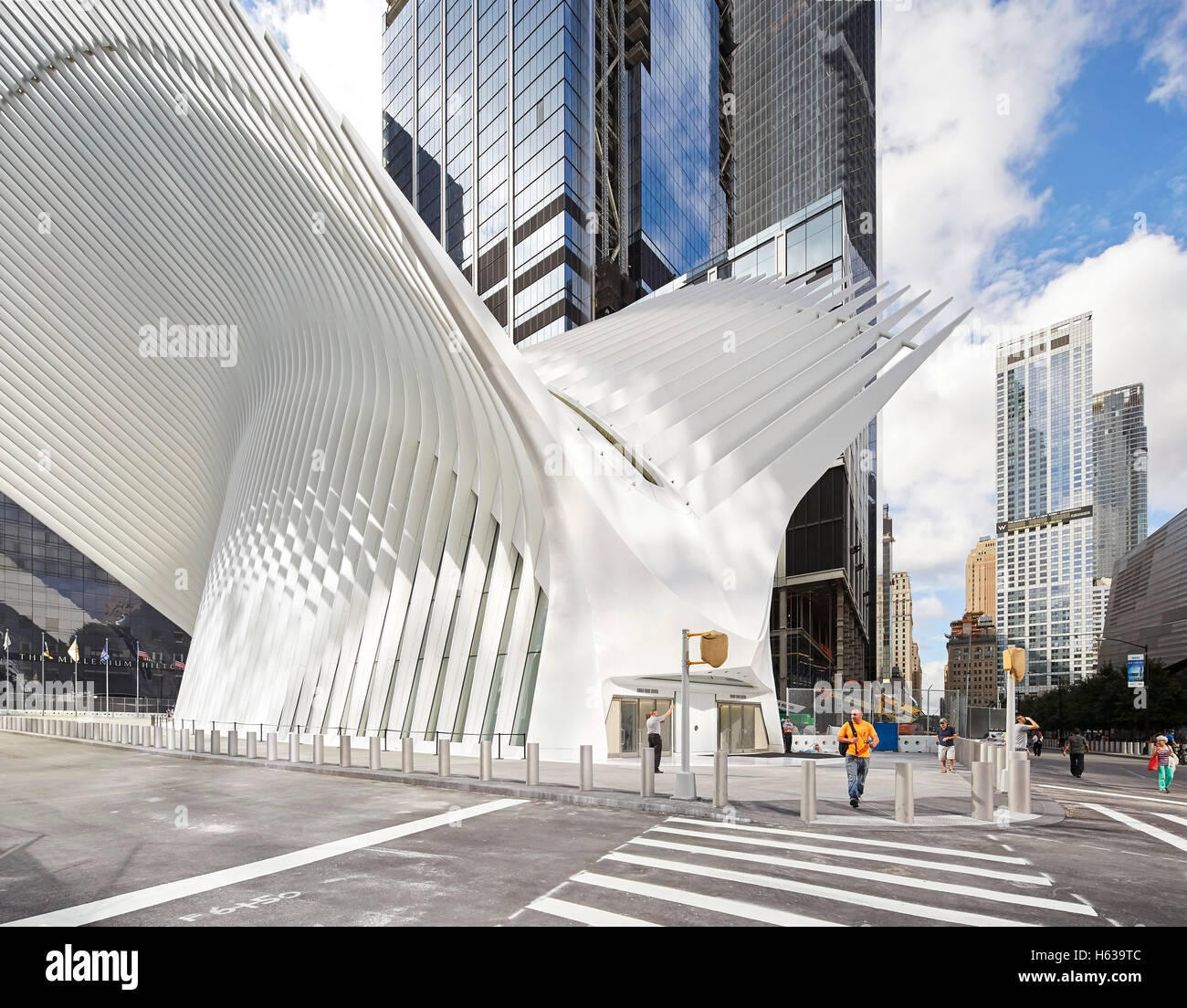 Approach towards Oculus street entrance. The Oculus, World Trade Center  Transportation Hub, New York, United States. Architect Stock Photo - Alamy