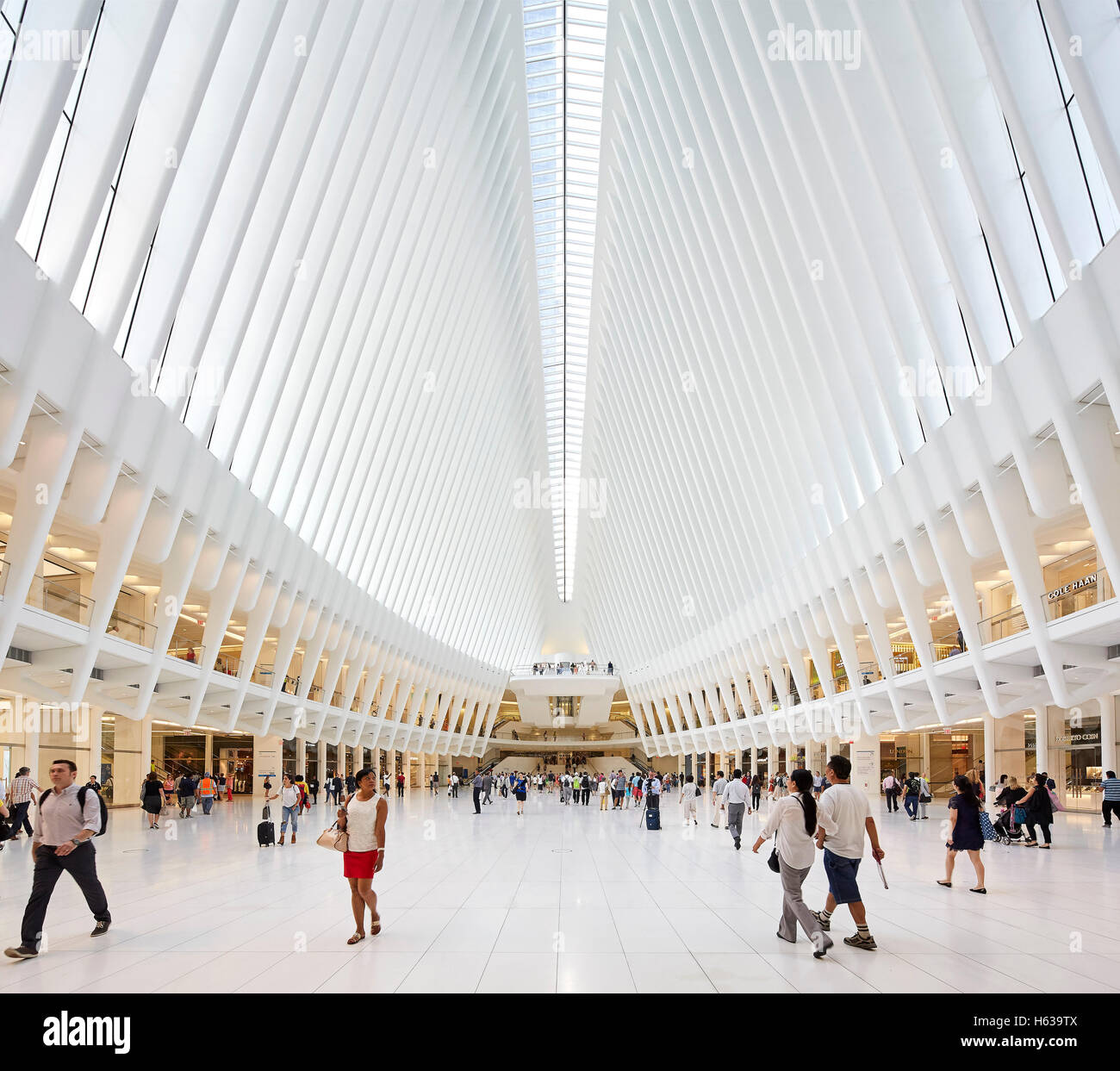 Cathedral-like transit hall interior from arrival level. The Oculus, World Trade Center Transportation Hub, New York, United States. Architect: Santiago Calatrava, 2016. Stock Photo