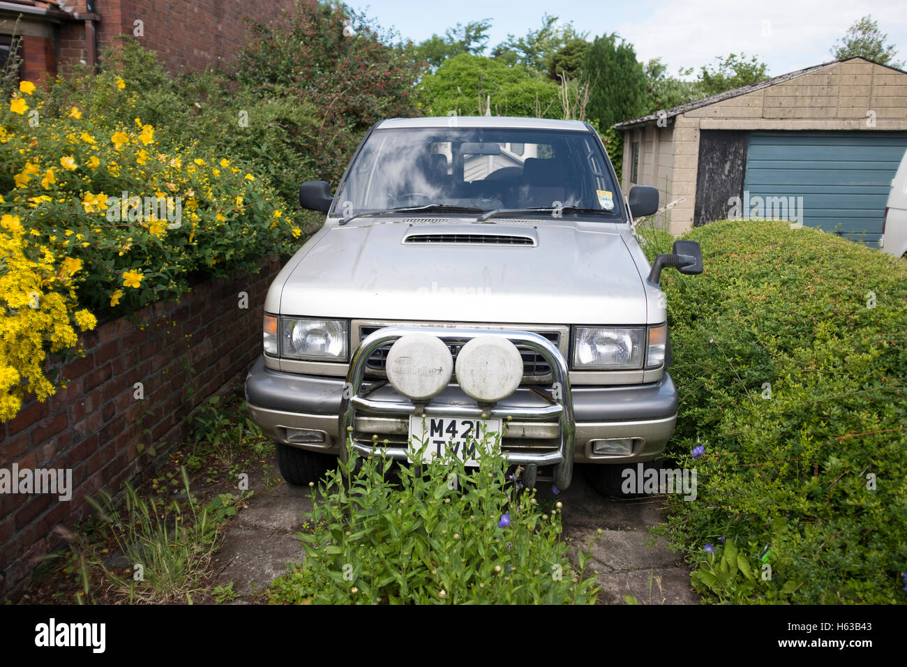 Abandoned car overgrown with weeds hi-res stock photography and images ...