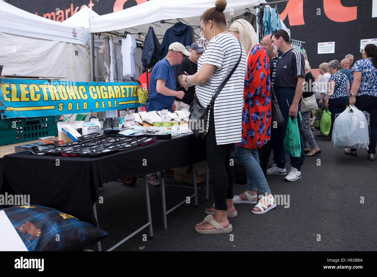 English street hi-res stock photography and images - Alamy