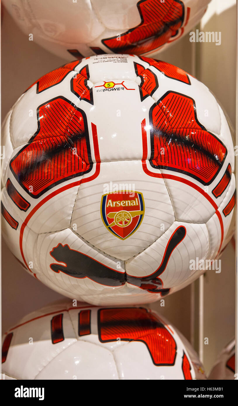 Arsenal fan shop hires stock photography and images Alamy