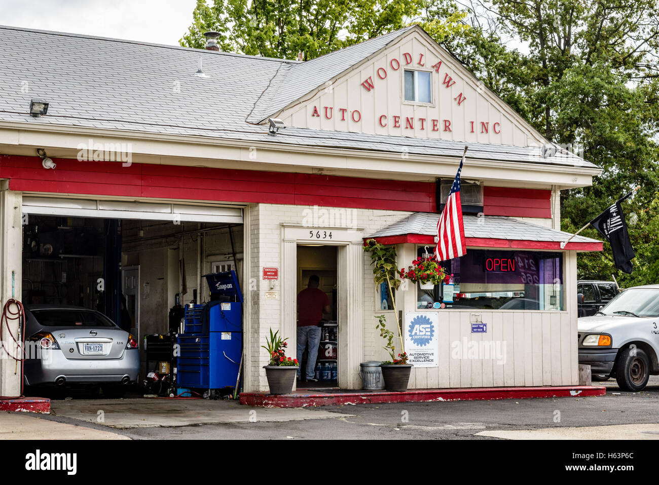 Crown-Woodlawn Auto Center, 5634 Mount Vernon Memorial Highway, Alexandria, VA Stock Photo