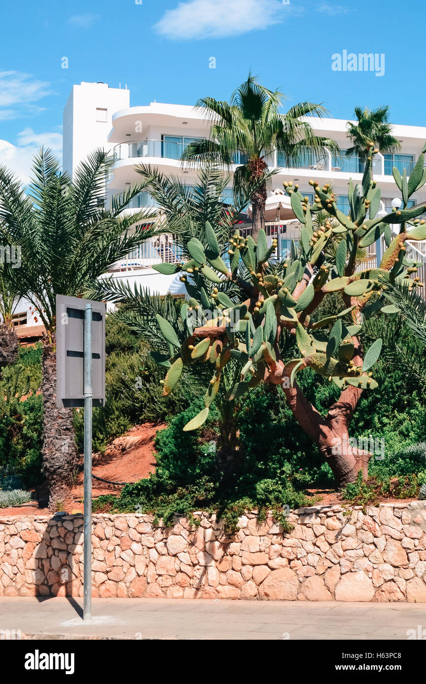 Empty resort hotel outside hi-res stock photography and images - Alamy