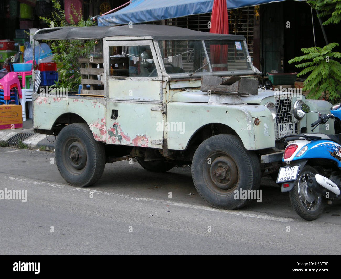 Old Land Rover Stock Photo - Alamy