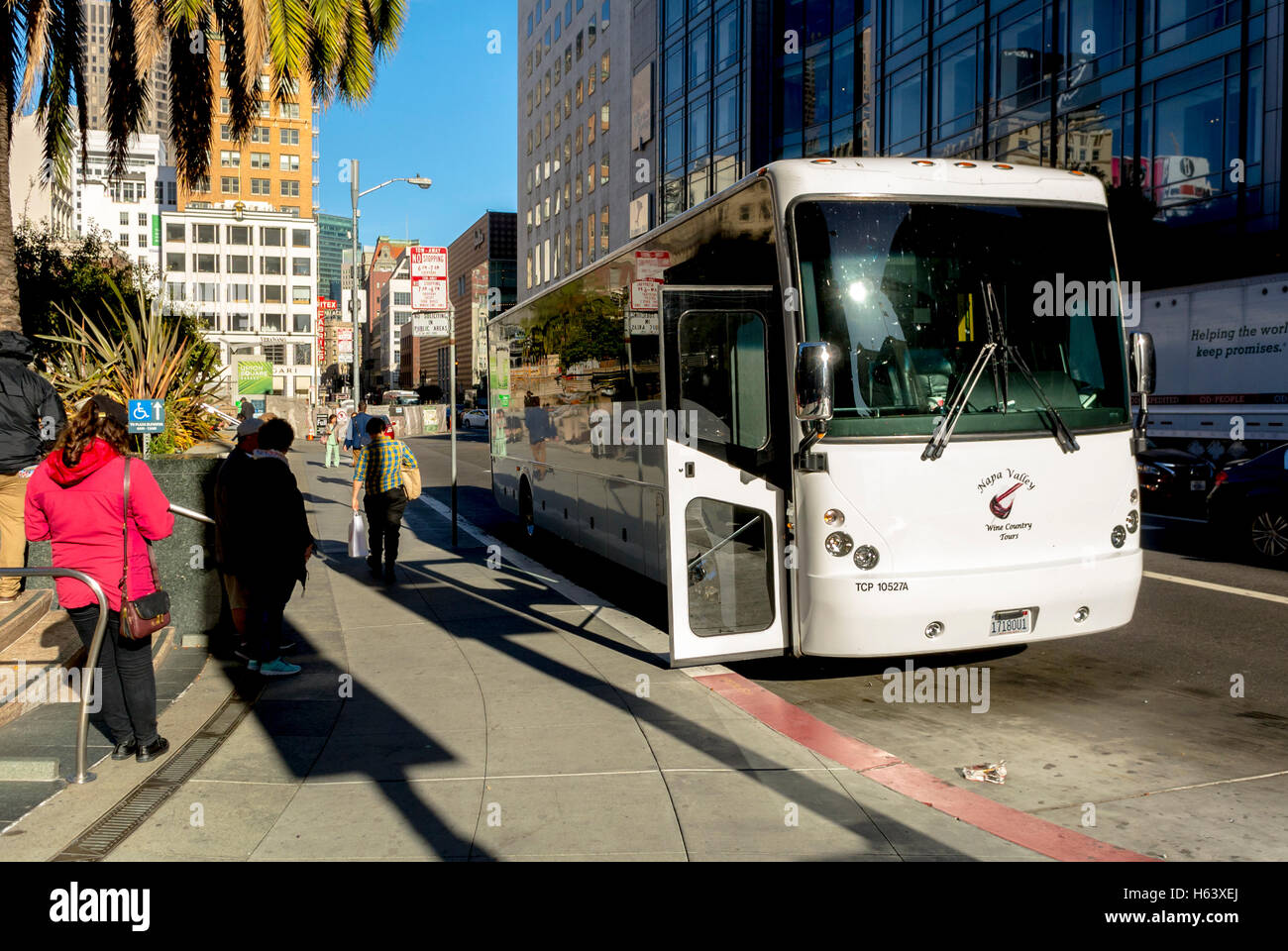 Public bus stop wine region hi-res stock photography and images - Alamy