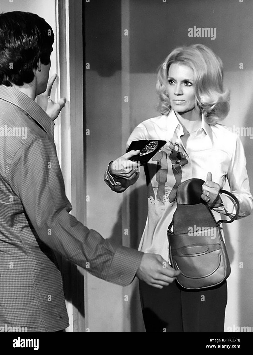 POLICE WOMAN Columbia Television series 1974-1978 with Angie Dickinson here in a 1976 episode Stock Photo