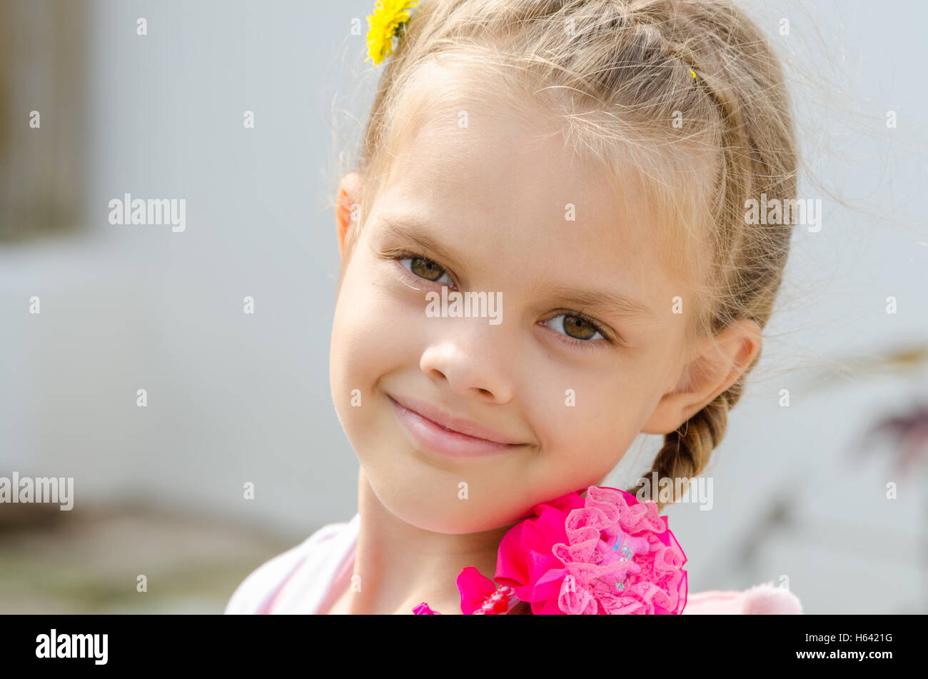 Close-up portrait of a beautiful six year old girl Stock Photo - Alamy