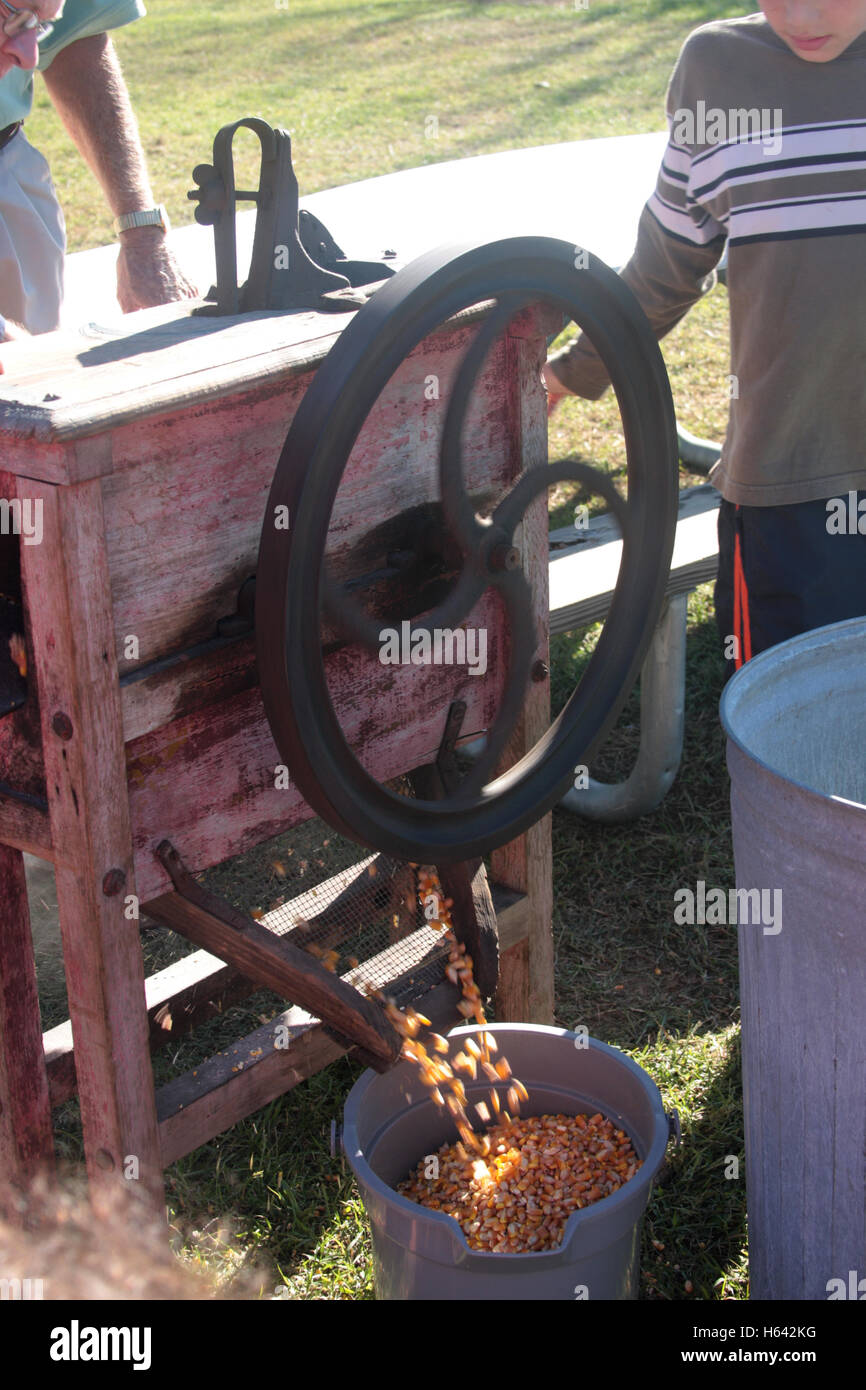 Maize sheller hi-res stock photography and images - Alamy