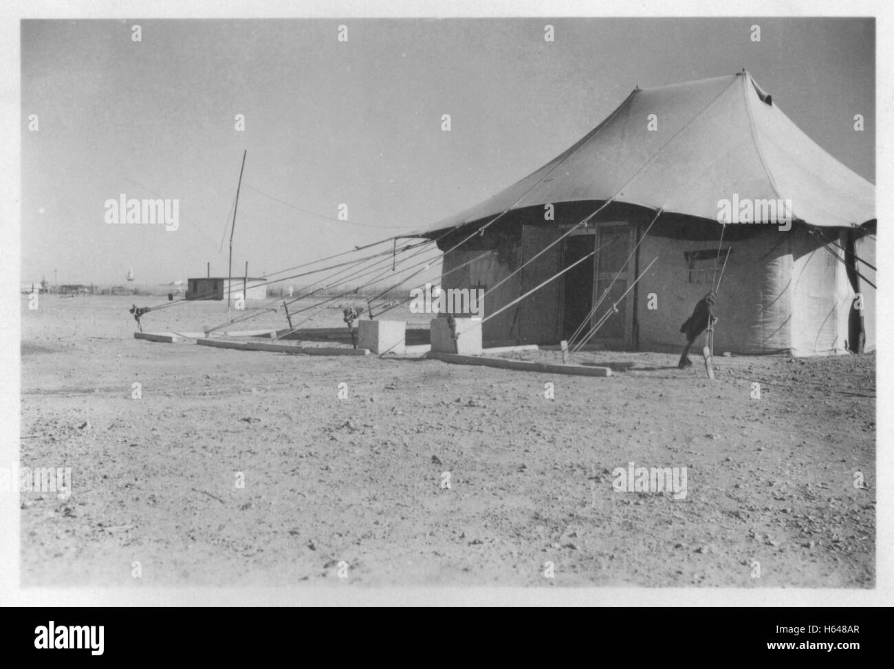 British army tent at 10 Base Ordnance Depot Royal Army Ordnance Corps (RAOC) camp at Geneifa Ismailia area near the Suez Canal 1952 in the period prior to withdrawal of British troops from the Suez Canal zone and the Suez Crisis Stock Photo