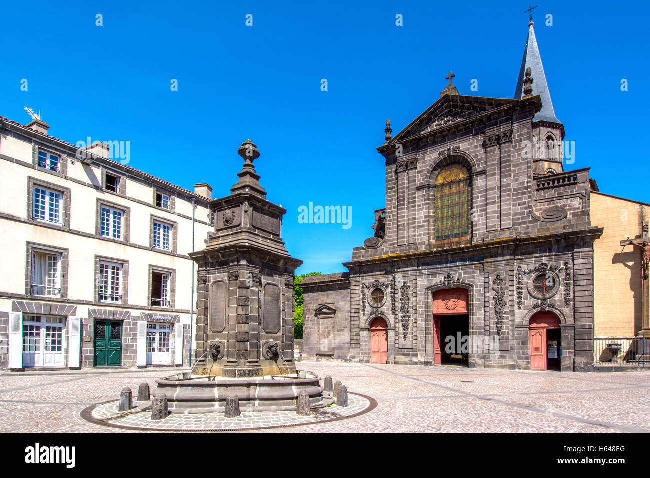 Riom City Basilique Saint Amable Puy De Dome Auvergne France Stock 