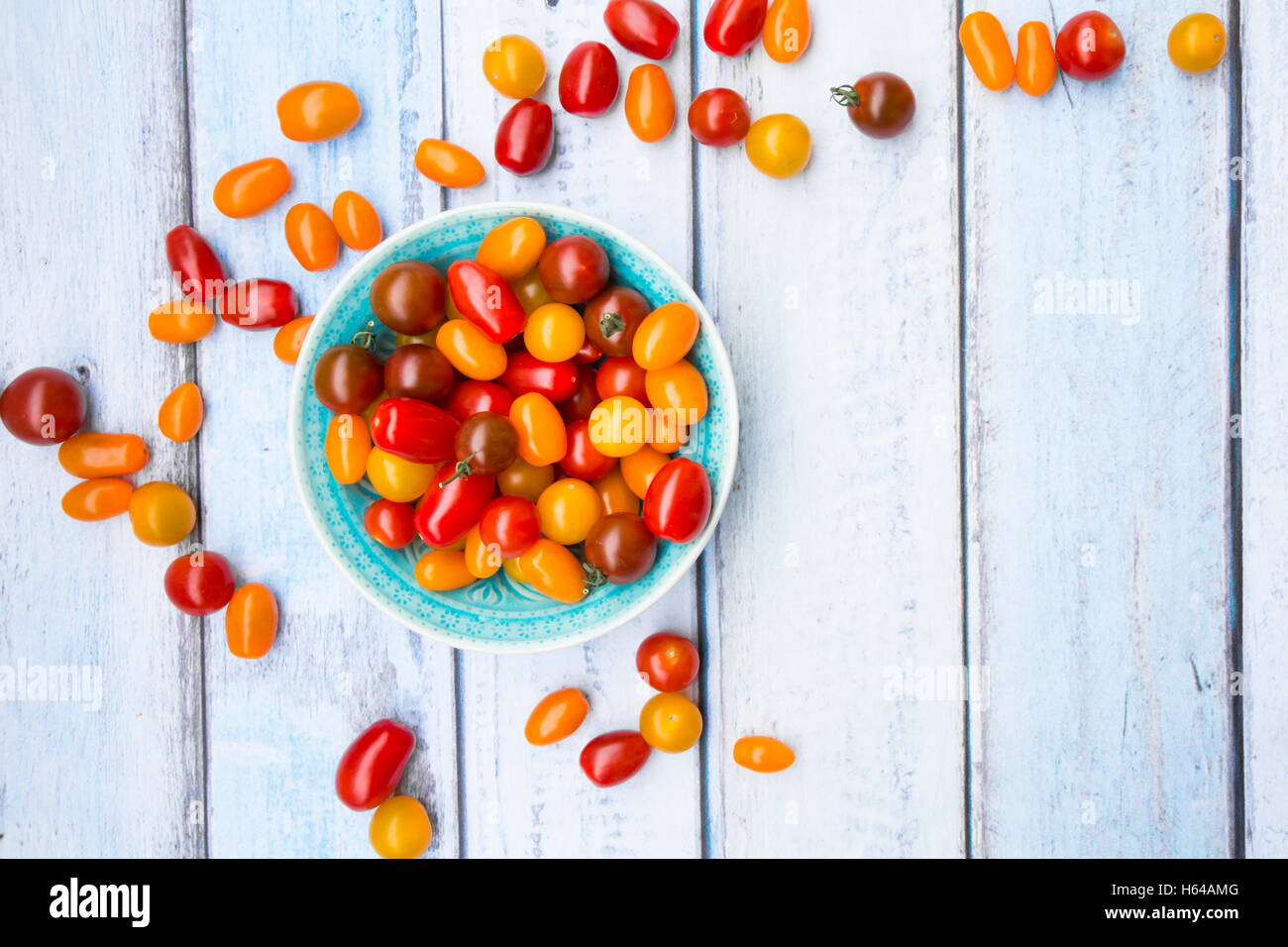 Bowl of yellow and red mini tomatoes Stock Photo - Alamy