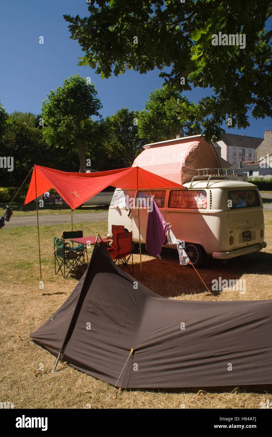 Camping in france hi-res stock photography and images - Alamy