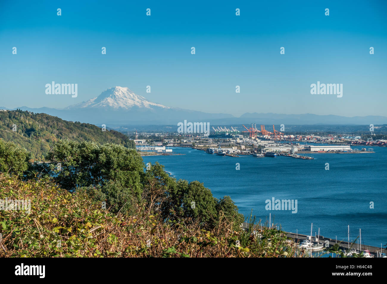 Mount Rainier towers over the Port of Tacoma Stock Photo - Alamy