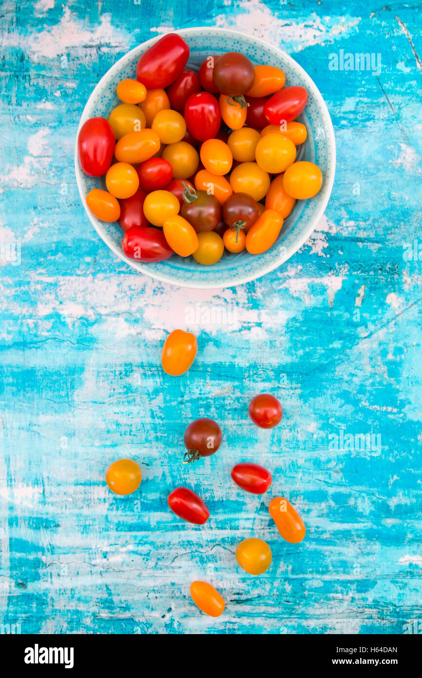 Bowl of yellow and red mini tomatoes Stock Photo - Alamy