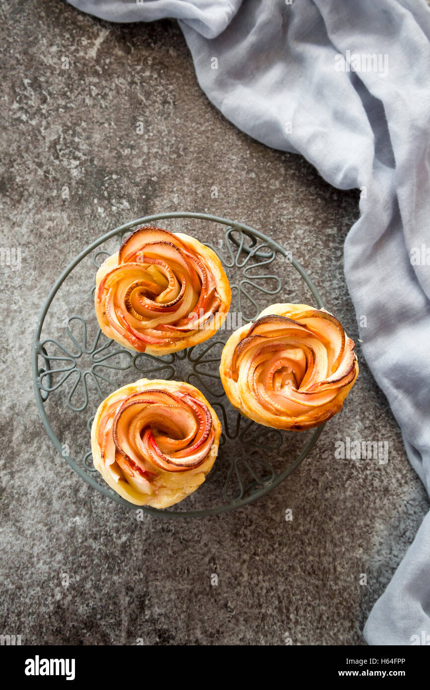 Filo pastry apple cakes in rose shape on cooling grid Stock Photo - Alamy