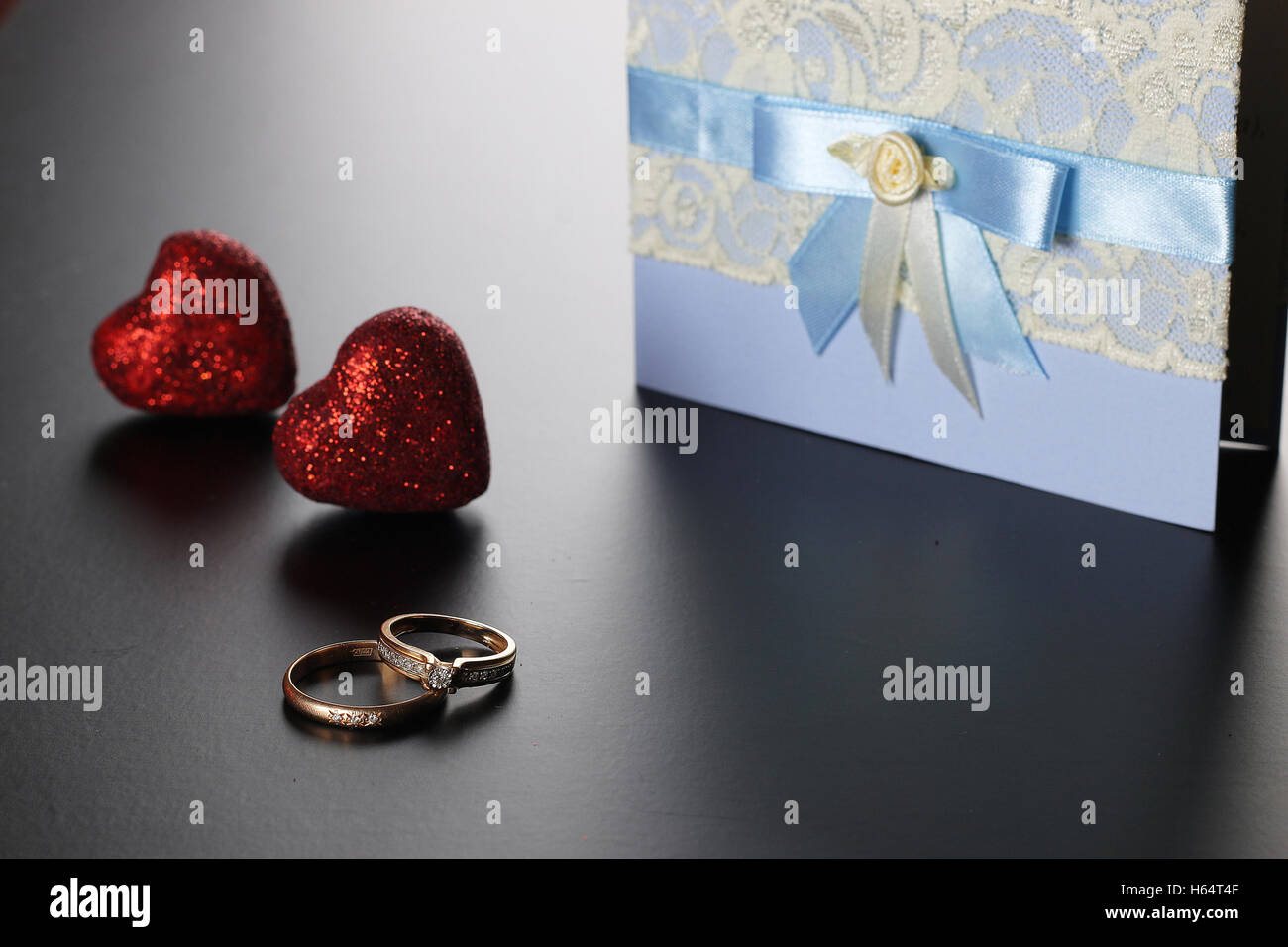 Wedding rings ribbon Stock Photo - Alamy