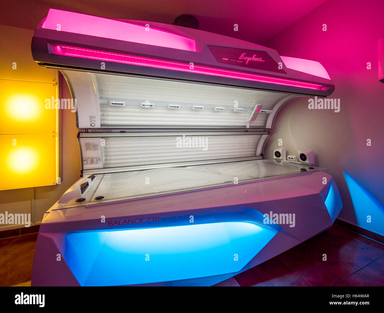 Tanning bed hi-res stock photography and images - Alamy