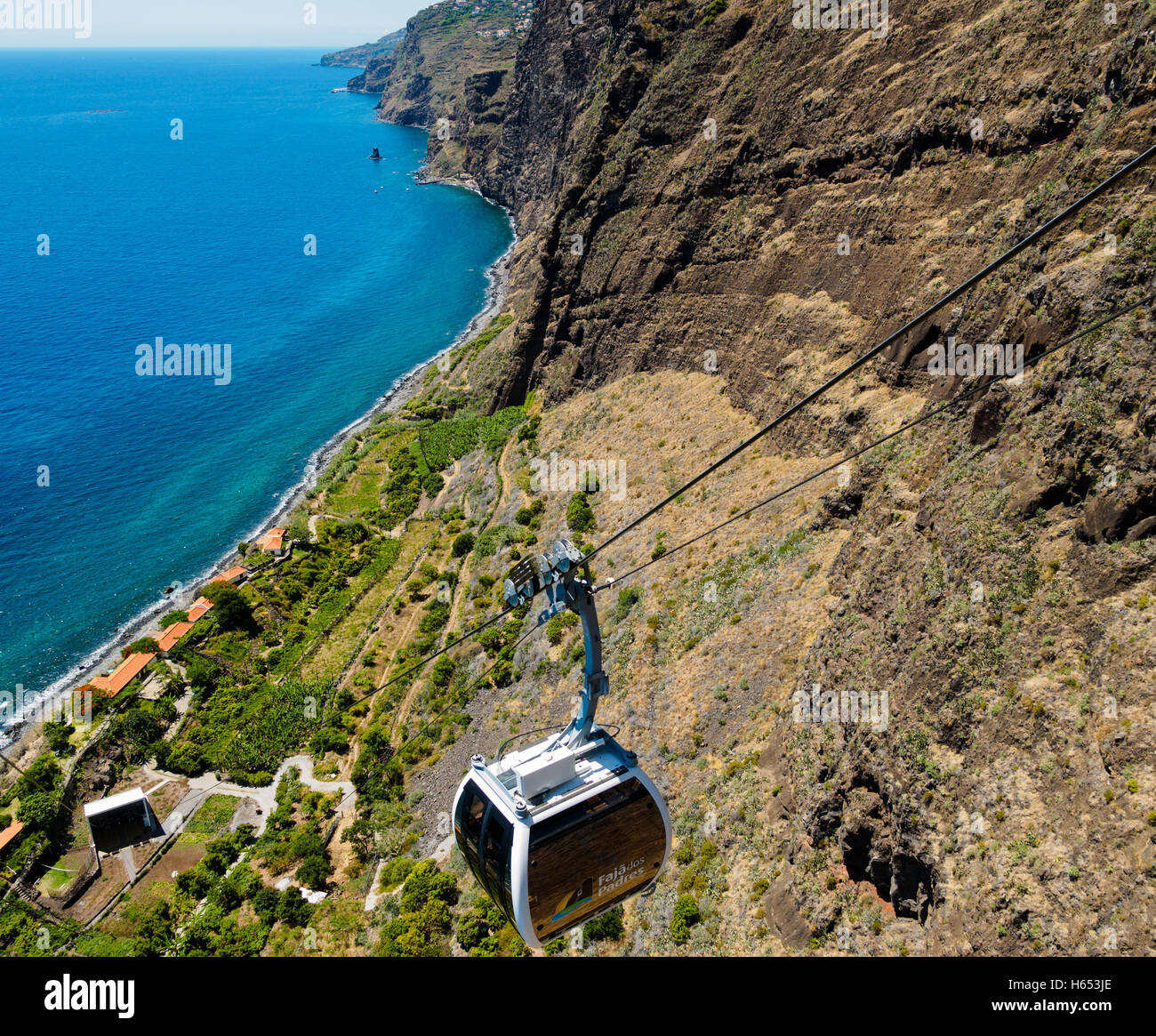 Island of Madeira: The Faja dos Padres ropeway runs between the plantation at sea level and the top of the rock above Stock Photo