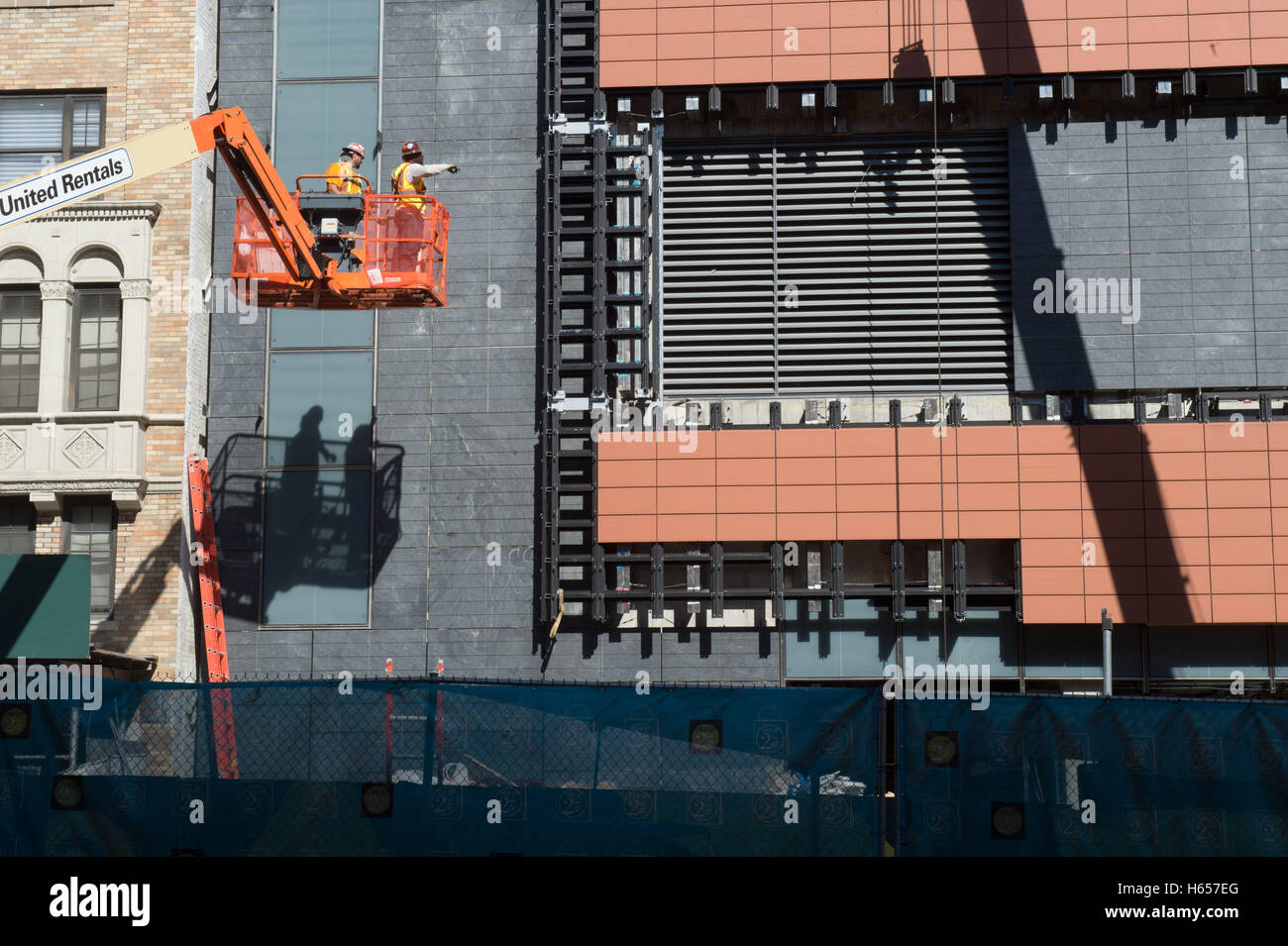 Construction second avenue subway hi-res stock photography and images ...