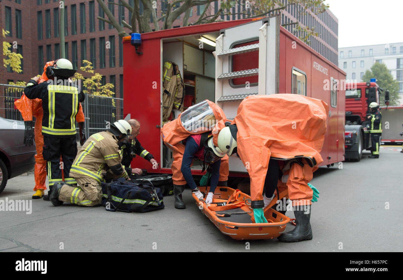 Berlin, Germany. 24th Oct, 2016. Fire fighters with special equipment preparing for their mission in front of the new headquarters of the German intelligence service (Bundesnachrichtendienst, BND) in Berlin, Germany, 24 October 2016. Acid was leaking in a battery room of a still empty office complex. PHOTO: PAUL ZINKEN/dpa/Alamy Live News Stock Photo