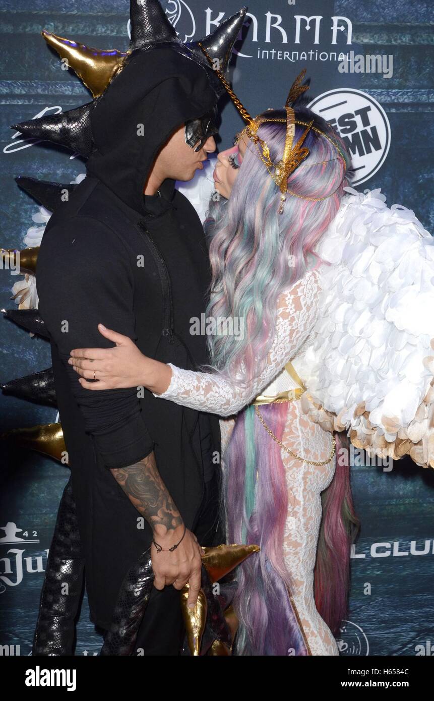 Los Angeles, CA, USA. 22nd Oct, 2016. Mike Sorrentino, Aubrey O'Day at