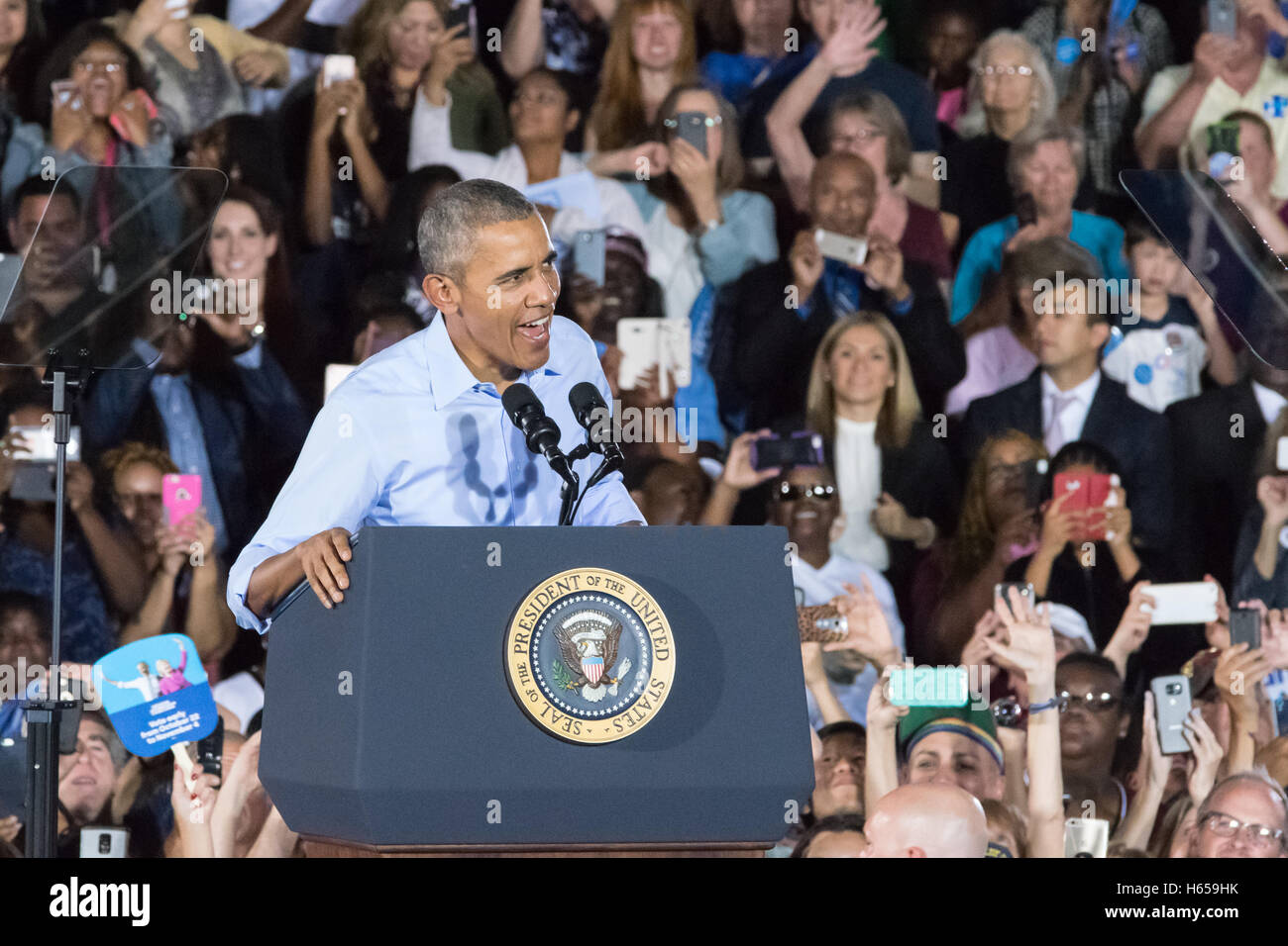 Las Vegas, USA. 23rd Oct, 2016. President Obama rallies the crowd at Stock  Photo - Alamy