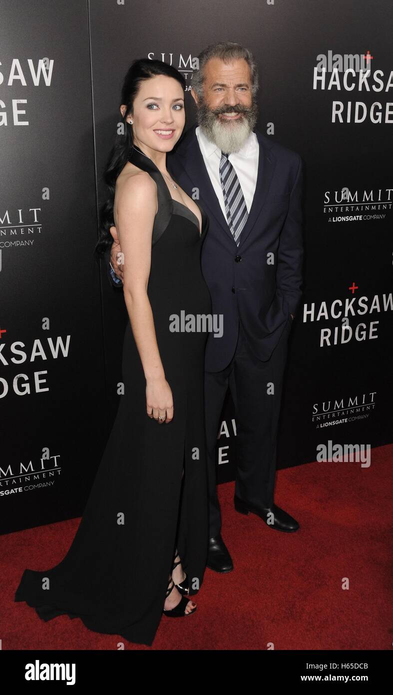 Beverly Hills, CA. 24th Oct, 2016. Mel Gibson, Robyn Moore Gibson at arrivals for HACKSAW RIDGE Premiere, The Academy's Samuel Goldwyn Theater, Beverly Hills, CA October 24, 2016. Credit:  Dee Cercone/Everett Collection/Alamy Live News Stock Photo