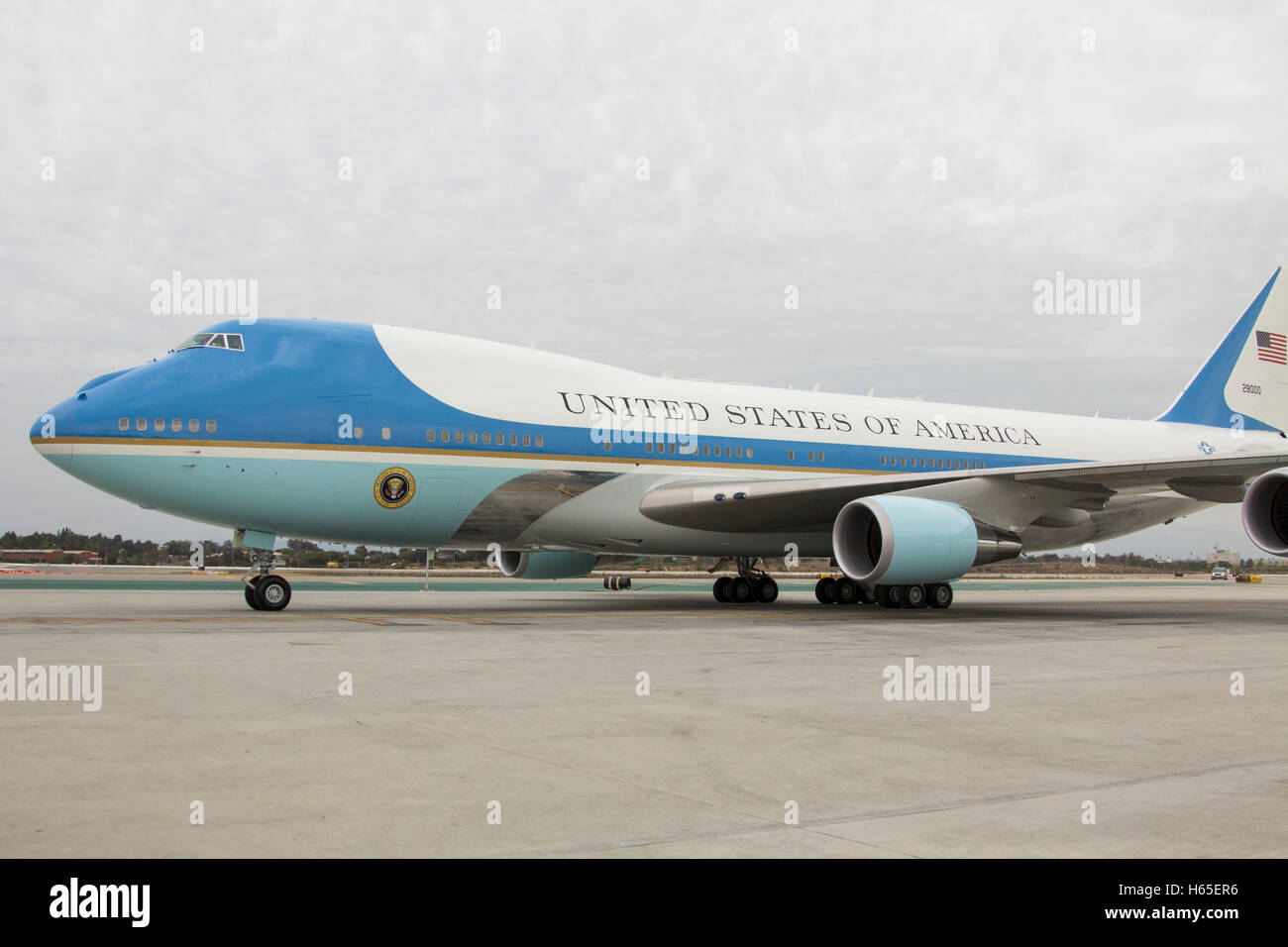 Los Angeles, USA. 24th Oct, 2016. Air Force One at LAX International Airport on October 24, 2016 in Los Angeles, California. Credit:  The Photo Access/Alamy Live News Stock Photo