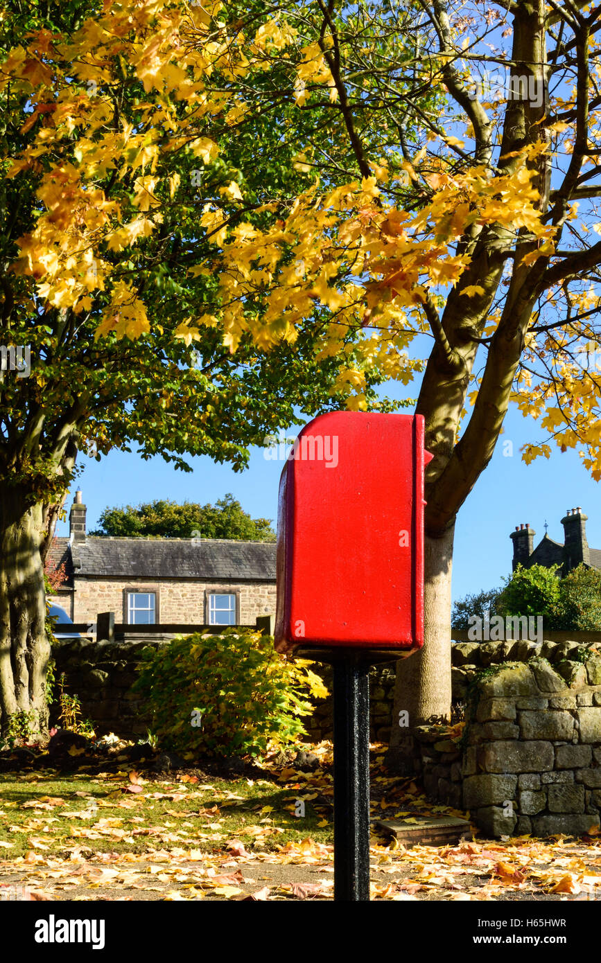Lea, Derbyshire, UK. 25th Oct, 2016. The small village of Lea and Bow