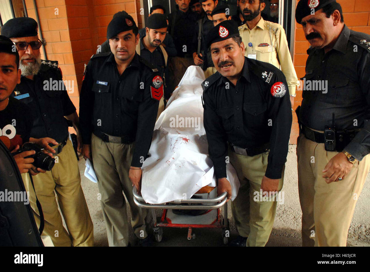 Pakistan. 25th October, 2016. Dead body of police official victim of bomb explosion planted near roadside occurred near MCA School in Daudzai area, shifted at local hospital in Peshawar on Tuesday, October 25, 2016. A policeman guarding polio workers on the second day of a vaccination campaign was killed in a roadside blast in Peshawar. The explosion occurred near MCA School in Daudzai area, injuring two policemen. They were shifted to Lady Reading Hospital (LRH) where one of them identified as Nazir succumbed to his injuries. Credit:  Asianet-Pakistan/Alamy Live News Stock Photo