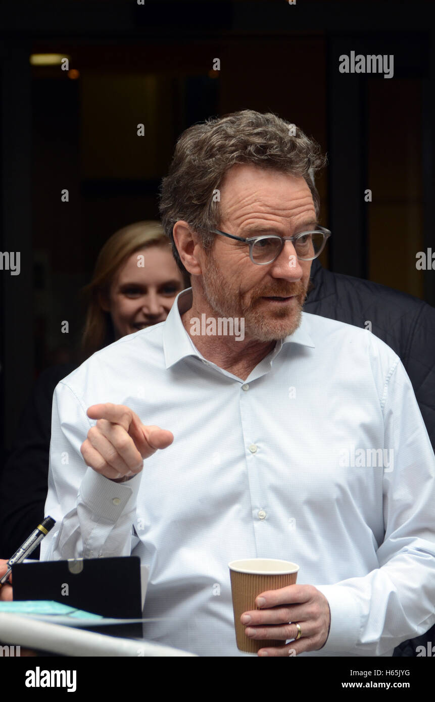 London, UK, 25 October 2016, Actor Bryan Cranston, Star of Breaking Bad, Malcolm in the Middle and Seinfeld, leaves BBC Radio 2 studios at Broadcasting House. Credit:  JOHNNY ARMSTEAD/Alamy Live News Stock Photo