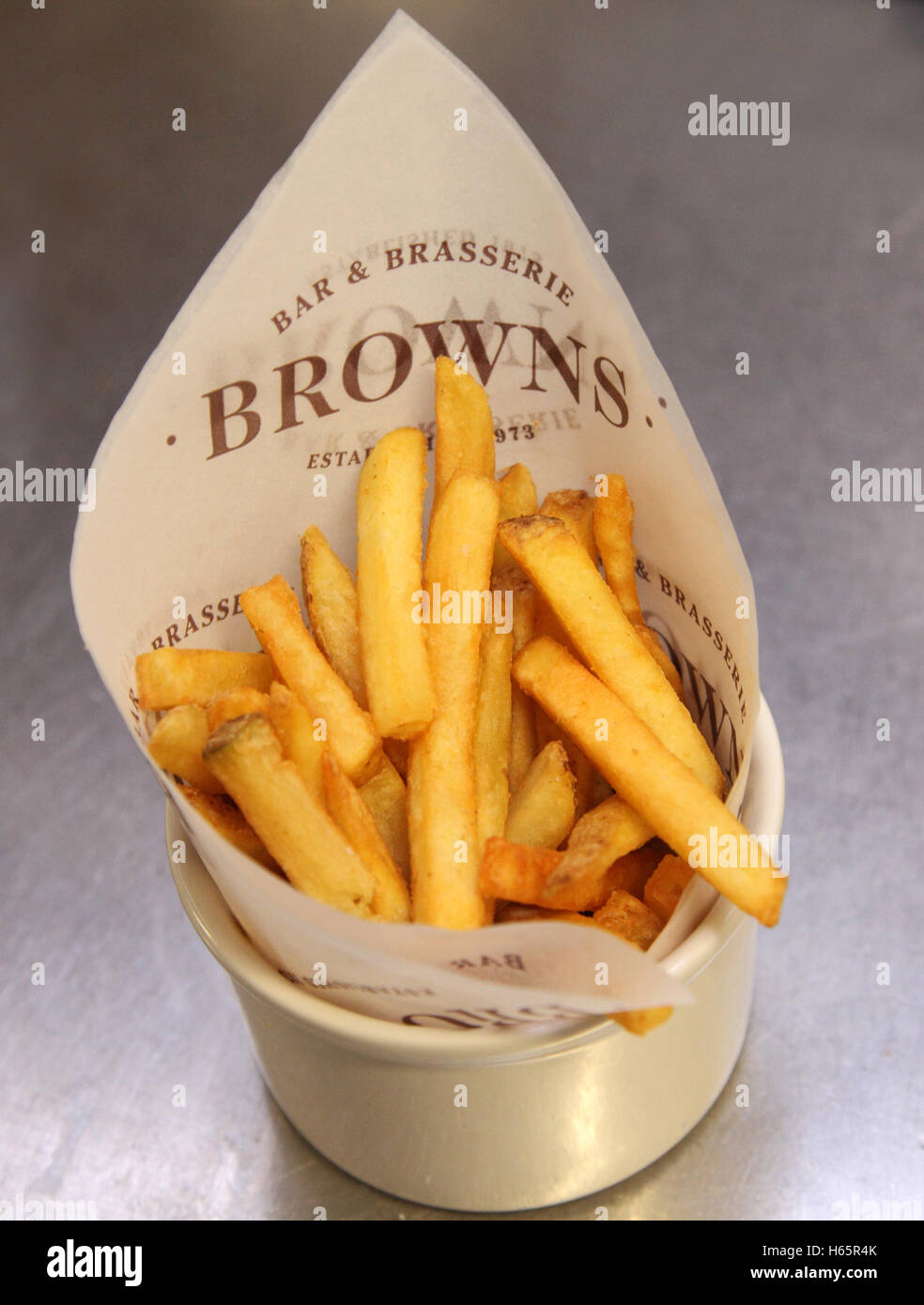 A portion of fries in a Brown's pub restaurant, in a porcelain container with serviette Stock Photo