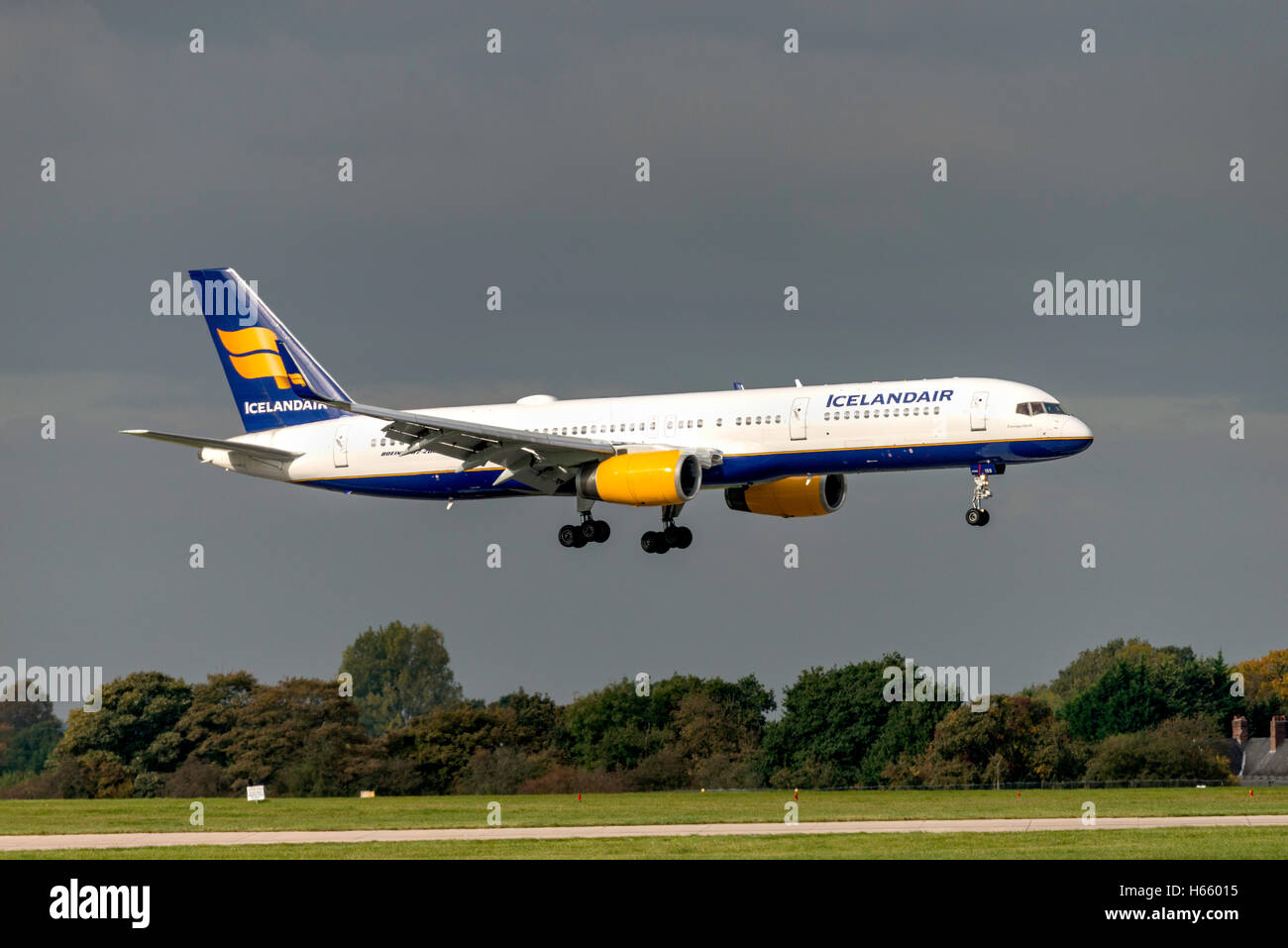 TF-ISS Icelandair Boeing 757-223 Manchester Airport England Uk. arrivals. landing. Stock Photo