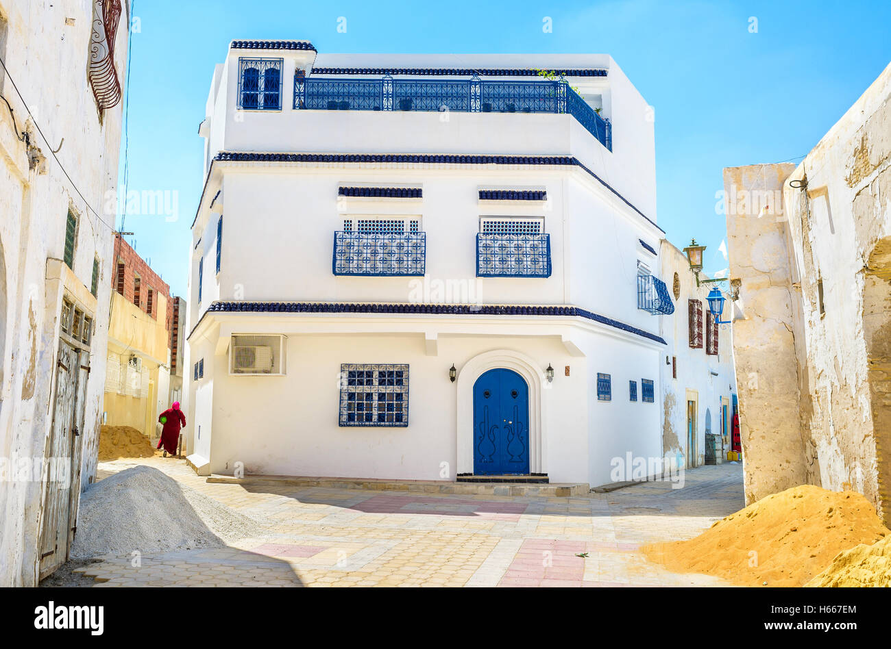 The large house, as for old arabic Medina, on the crossroad, Kairouan, Tunisia. Stock Photo