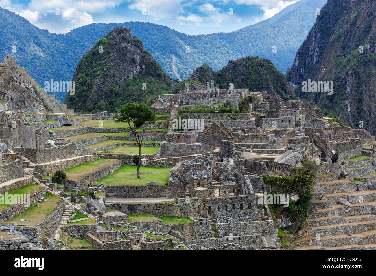 ancient walls and ancient ruin to Machu Picchu Stock Photo - Alamy