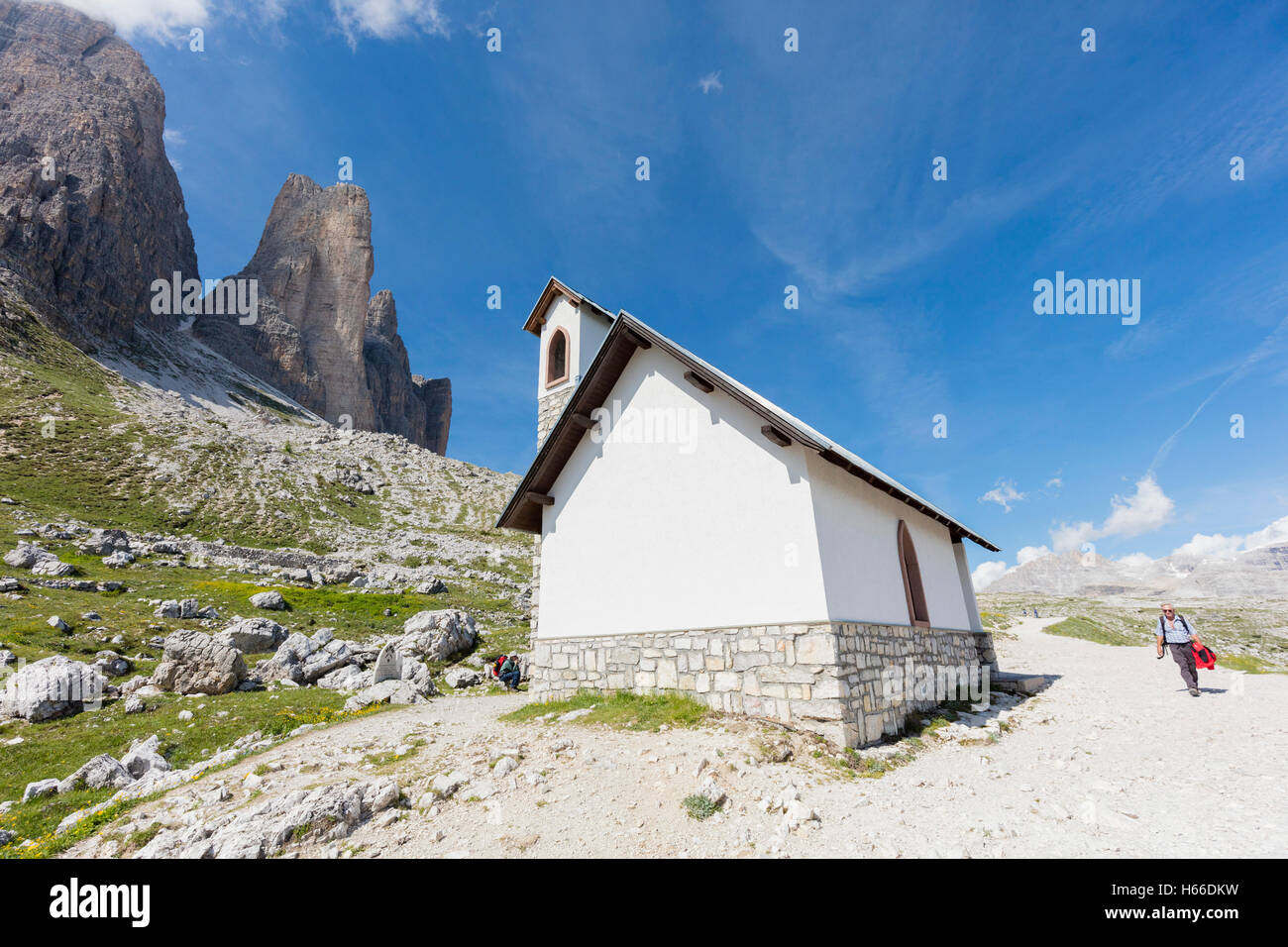 Tiny church near Rifugio Auronzo, beneath Tre Cime di Lavaredo, Sexten Dolomites, South Tyrol, Italy. Stock Photo