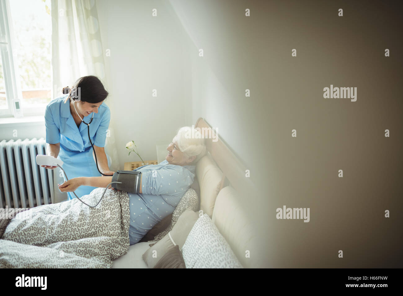 Nurse checking blood pressure hi-res stock photography and images - Alamy