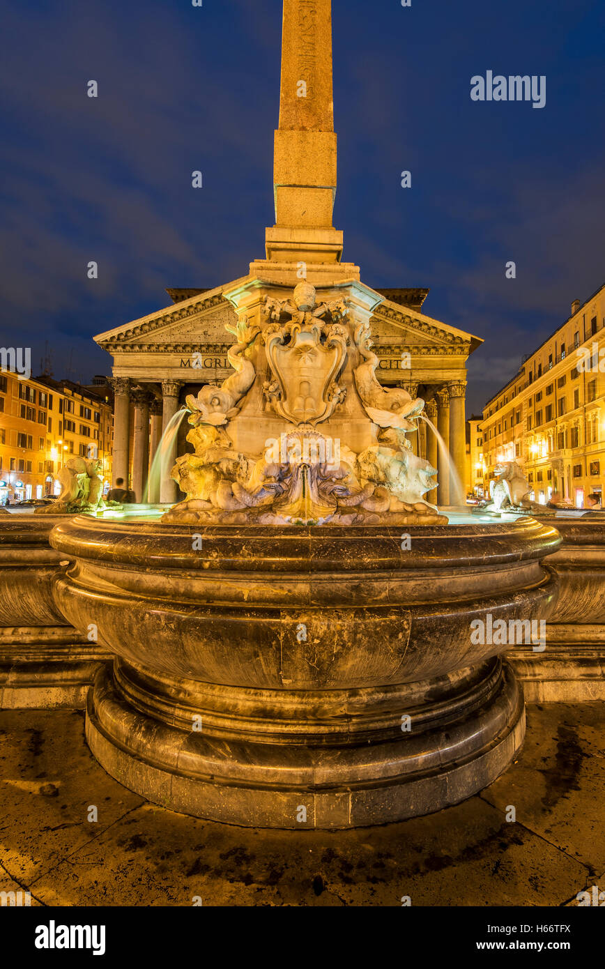 Night view of Pantheon and fountain at Piazza della Rotonda, Rome, Lazio, Italy Stock Photo
