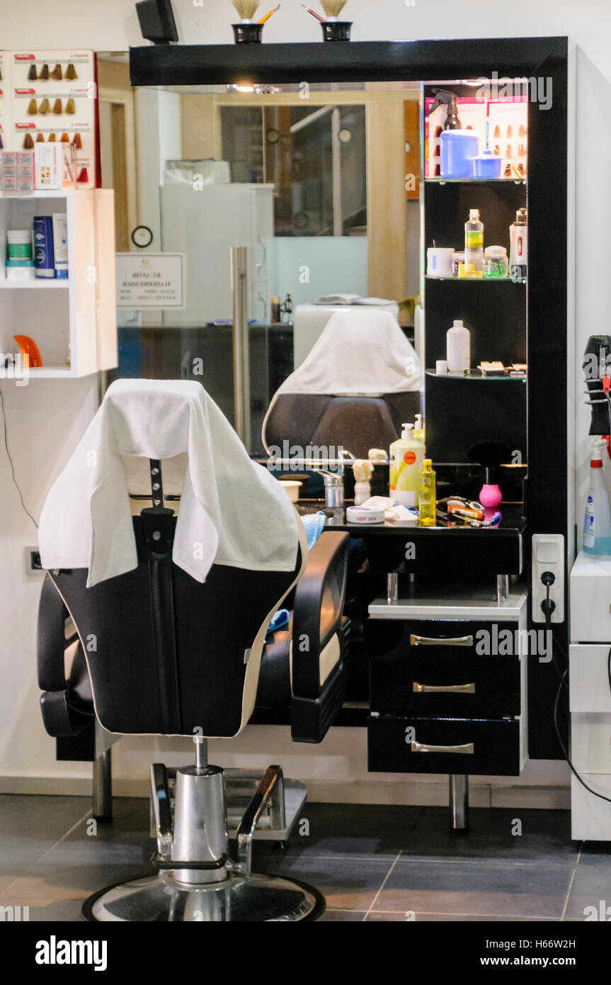 Chair in front of a mirror at a hairdresser beauty salon Stock Photo - Alamy