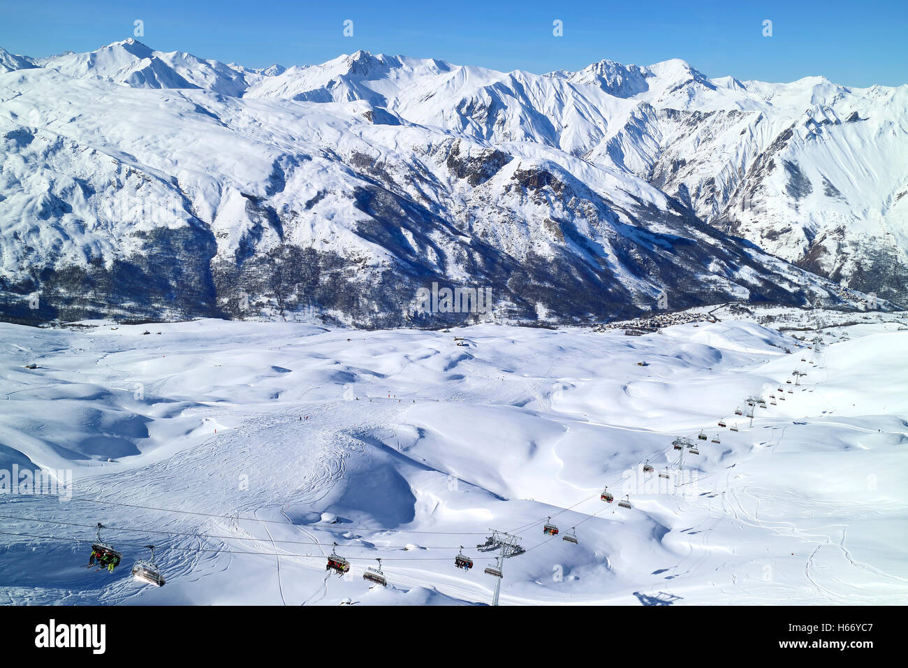 Panorama mountain resort hi-res stock photography and images - Alamy