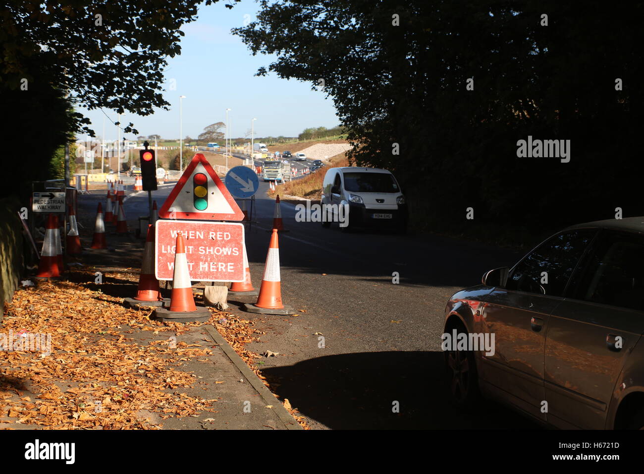 Temporary traffic lights for roadworks Stock Photo - Alamy
