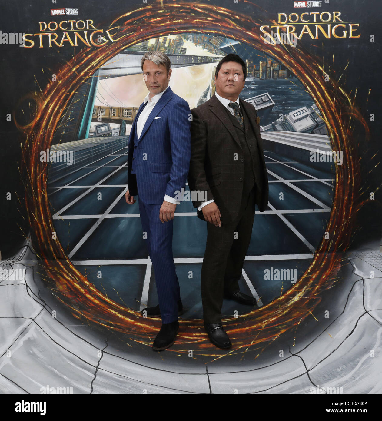 Dr strange inspired 3d portal artwork hires stock photography and images Alamy