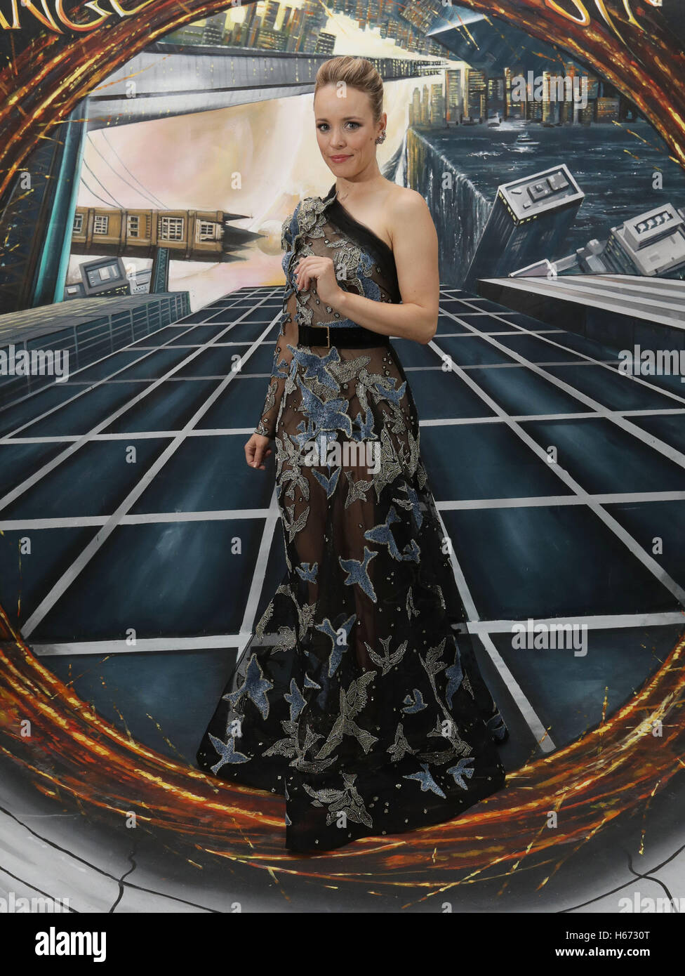 Rachel McAdams poses in front of a Dr Strangeinspired 3D portal