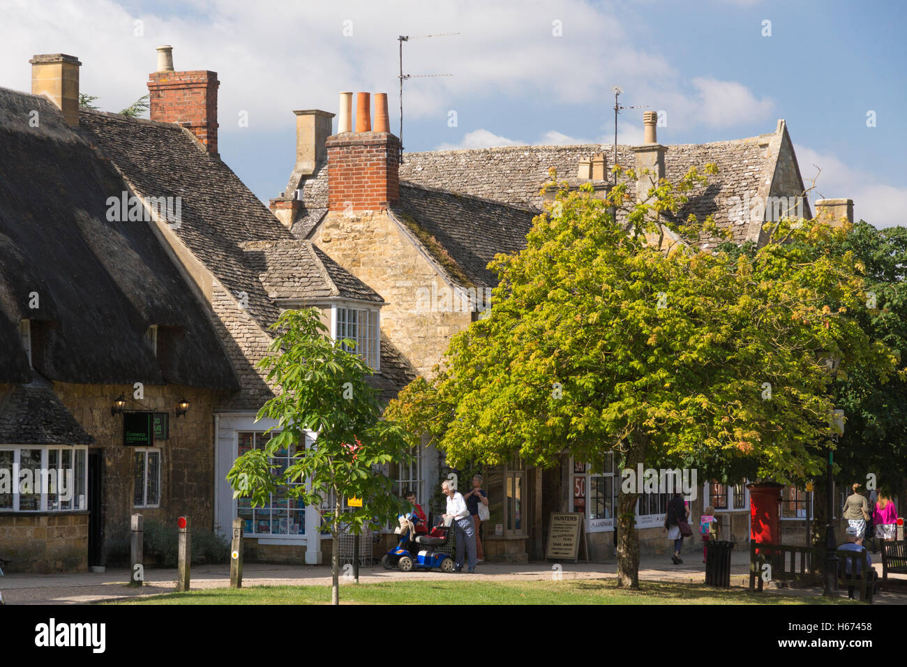 The High Street in Broadway Stock Photo Alamy