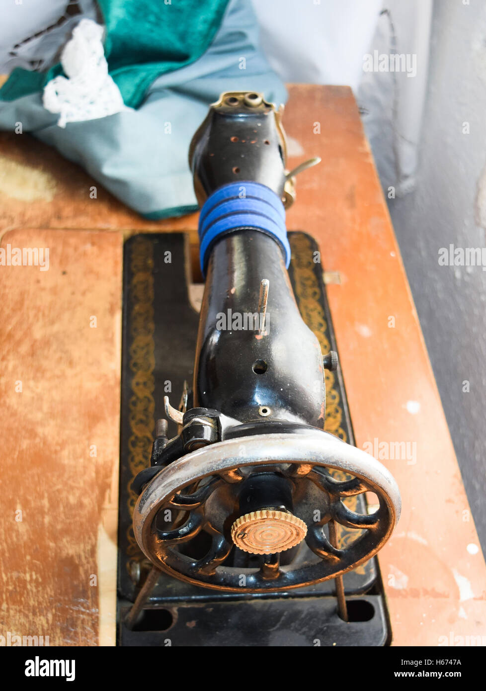 The old manual sewing machine. The machine for stitching thread wear ...